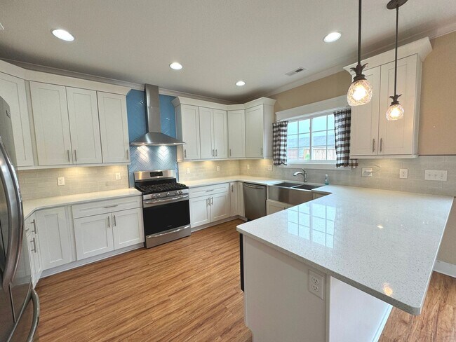 Building Photo - BEACH HOME! 4/4.5 with 3 car garage