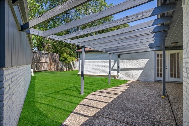 Building Photo - 11906 Pepperdine Ln