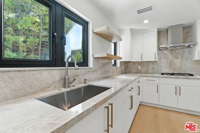 Building Photo - 603 N Camden Dr