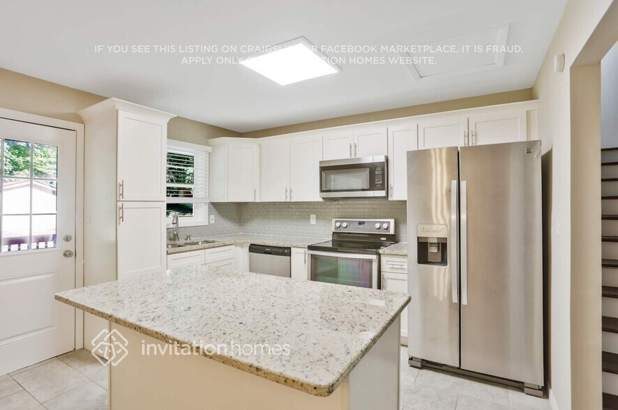 Building Photo - 2132 Rosewood Rd