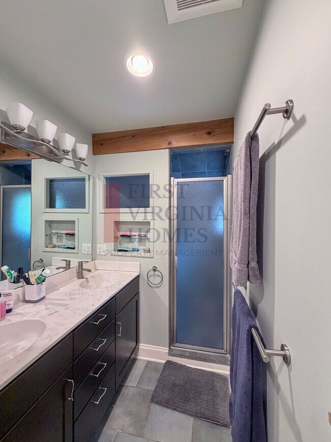 Building Photo - Furnished 4Bedroom/3.5 Bath Home in Ivy