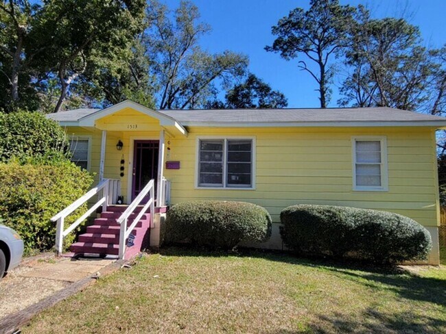 Primary Photo - Adorable 2brm 1 bath bungalow in central m...
