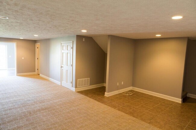 Building Photo - 14005 Kelly Dr