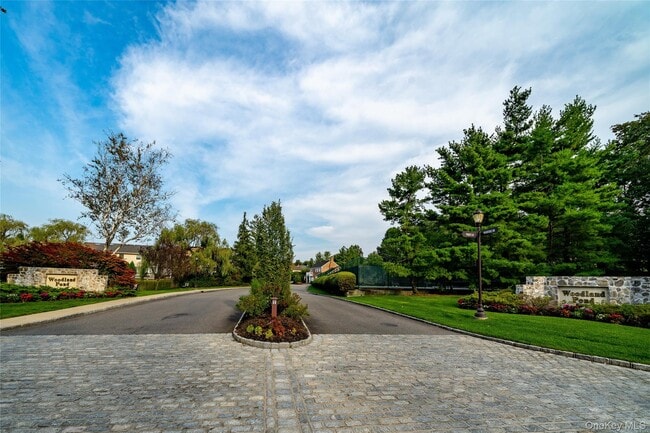 Building Photo - 100 Woodlake Dr W