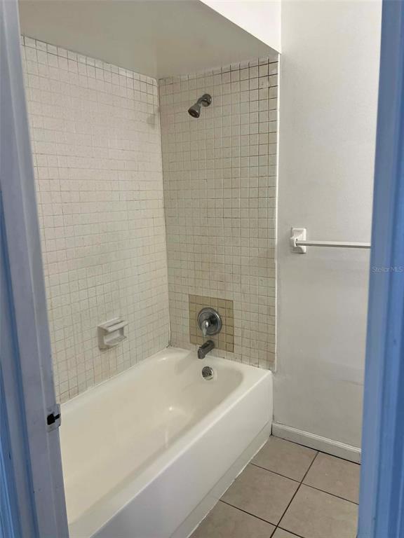 Building Photo - 1662 Cresthaven Ave