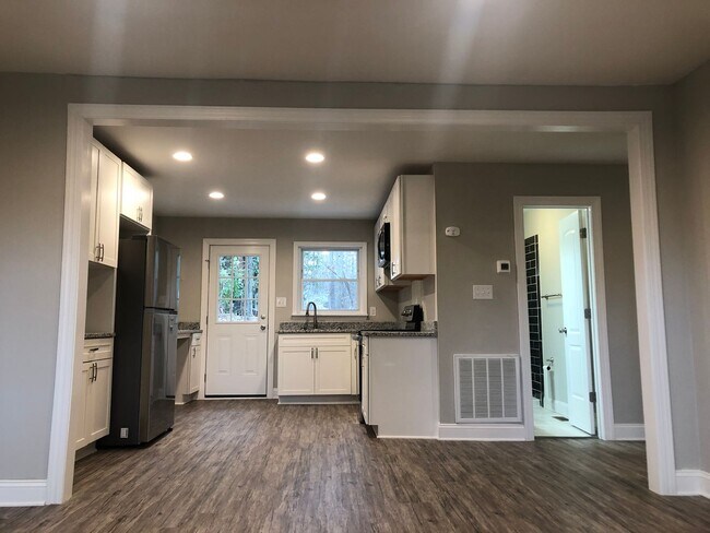 Building Photo - Oak Trail Apartments
