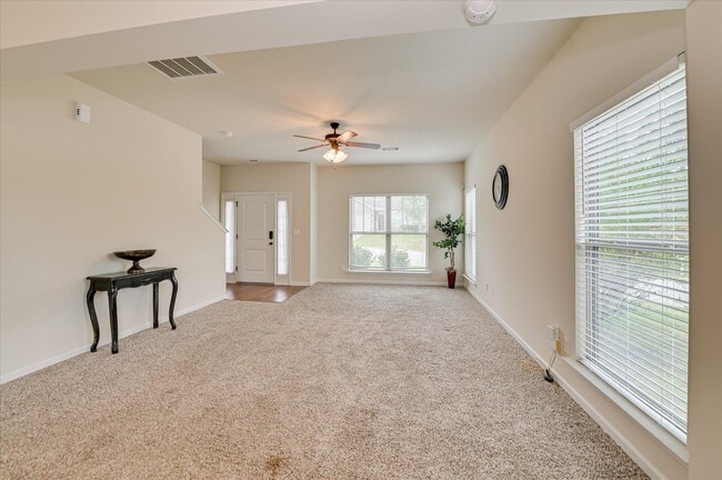 Building Photo - 880 Westlawn Dr