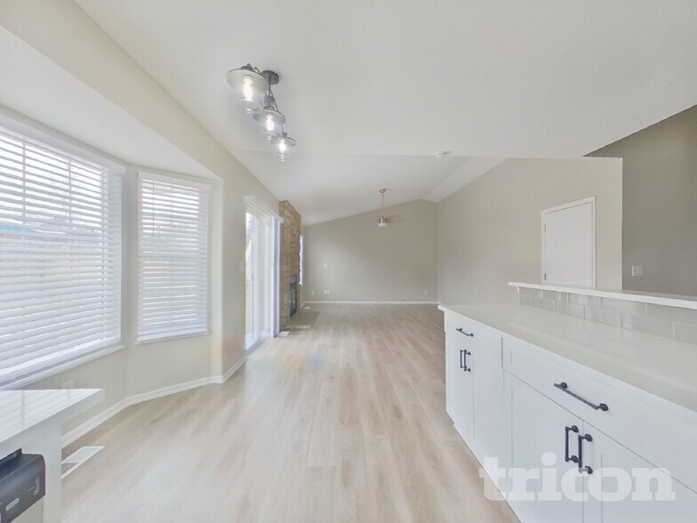 Building Photo - 21490 E Aberdeen Dr