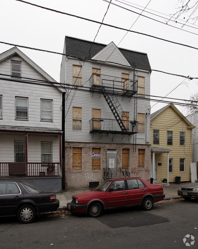 Primary Photo - 176A Parker St