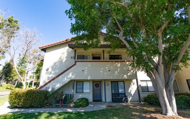 Building Photo - Renovated 3 bedroom 2 bath condo