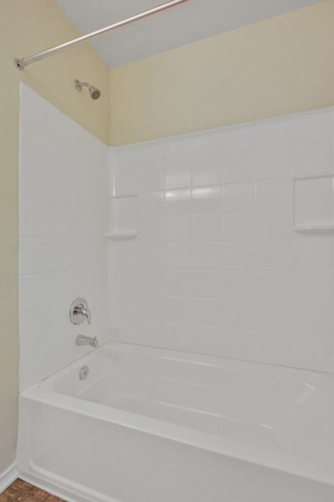 Building Photo - Inviting 4BD/3BA Rental Home with Walk-In Closet & Big Yard