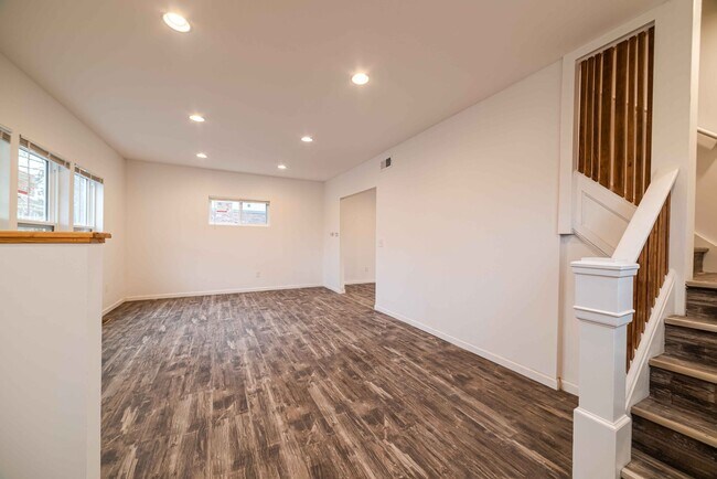 Building Photo - $1450 - Beautiful 3 bedroom home