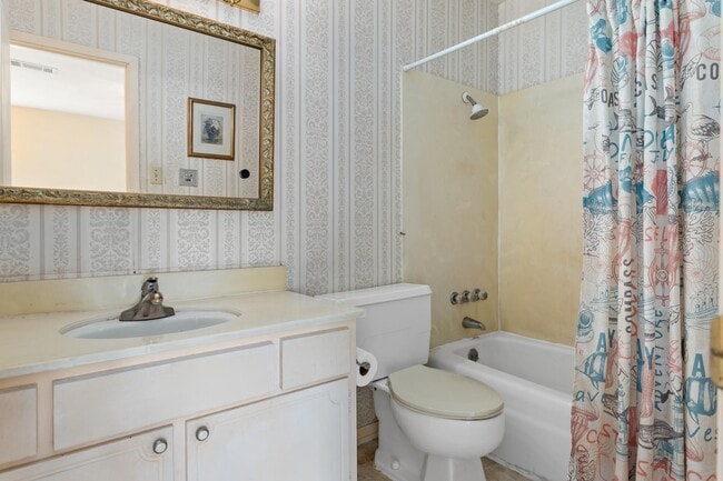 Building Photo - 5960 Townhouse Ln