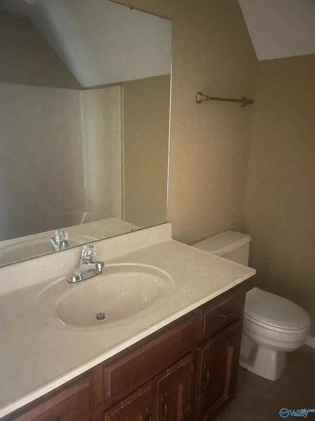 Building Photo - 1808 Hollytree Dr NW