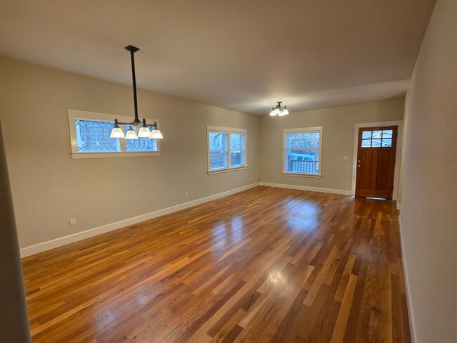 Building Photo - 2423 NW Awbrey Rd