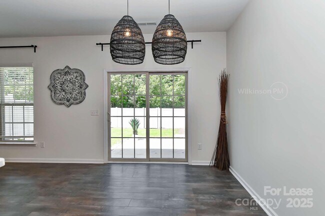 Building Photo - 3161 Hartson Pointe Dr