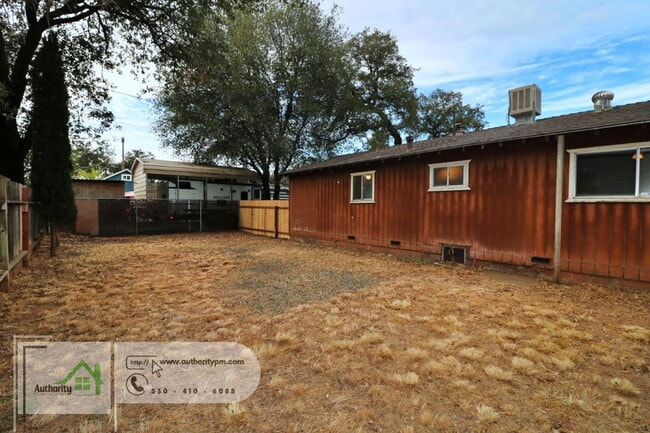 Building Photo - 20877 Cottonwood Dr