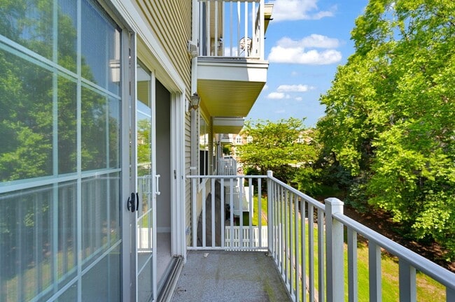 Building Photo - 104 Pebble Brook Dr