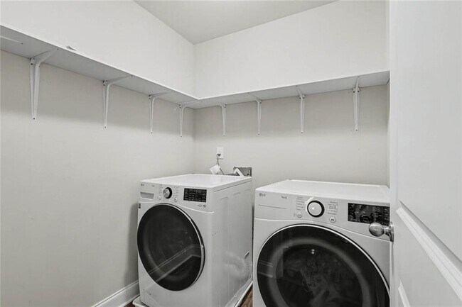 Building Photo - 350 McGiboney Ln