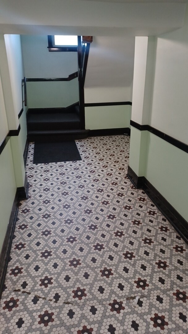 Building Photo - 5132 W 21st St