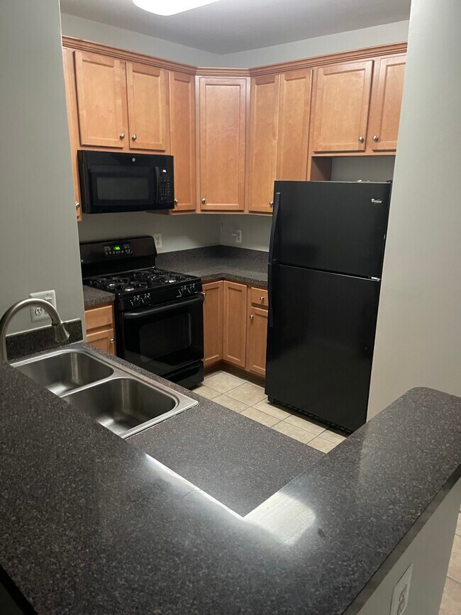 Building Photo - 3810 Lightfoot St