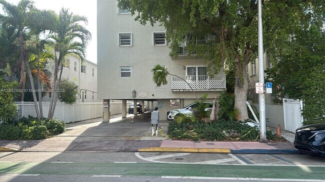 Building Photo - 1615 Meridian Ave