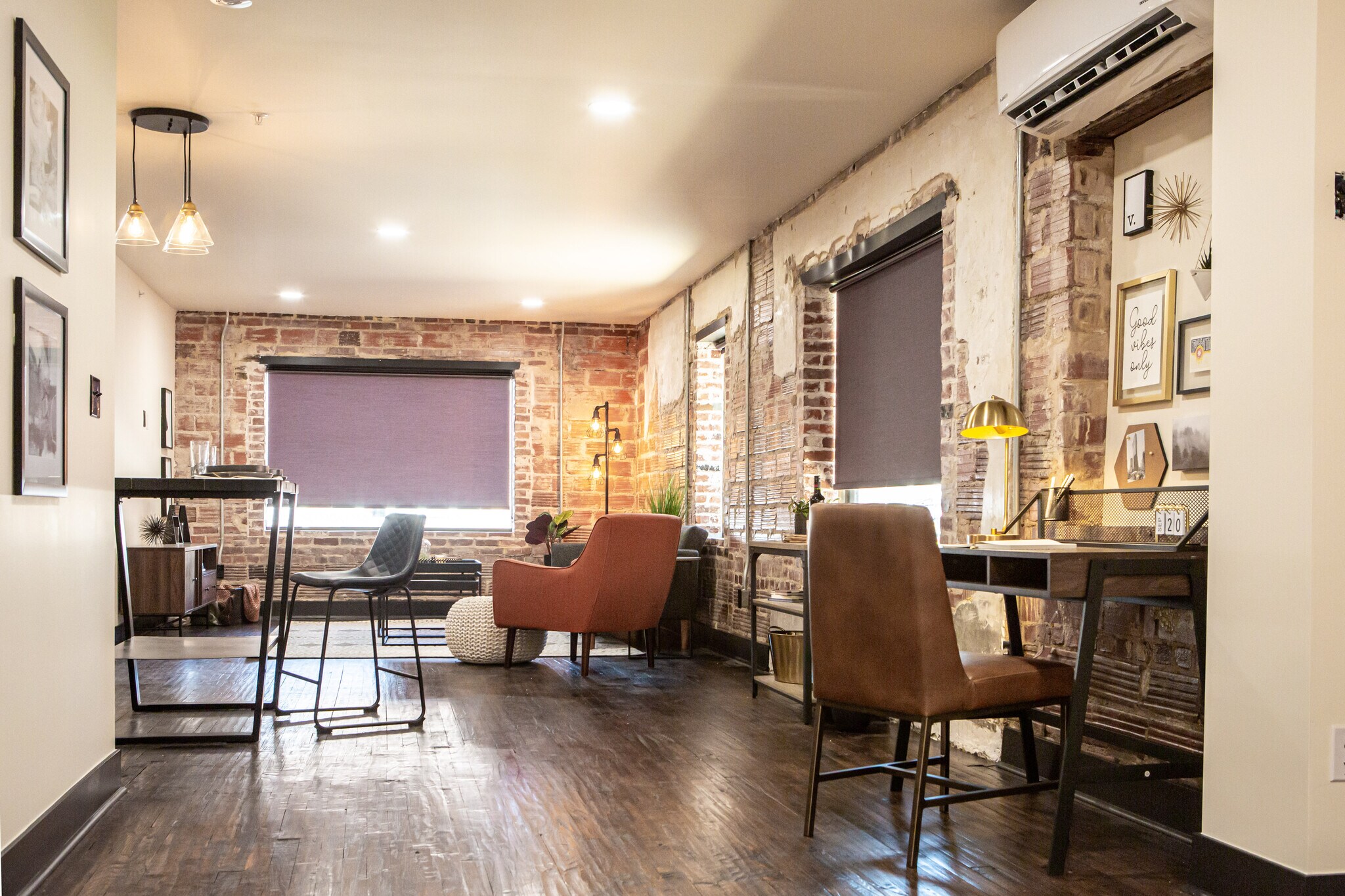 Building Photo - 144 E 21st St