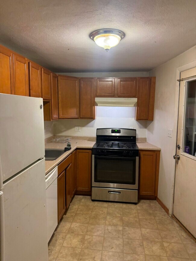 Building Photo - 73 Friend St