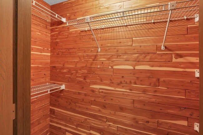 Building Photo - 5399 Thornburg Ct