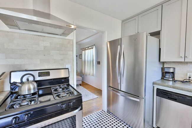 Building Photo - 3270 Cedar St