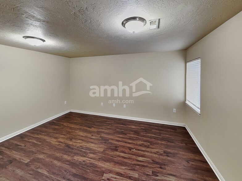 Building Photo - 4968 W Diamondback Dr