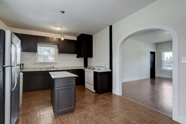 Building Photo - 3002 Isabella St