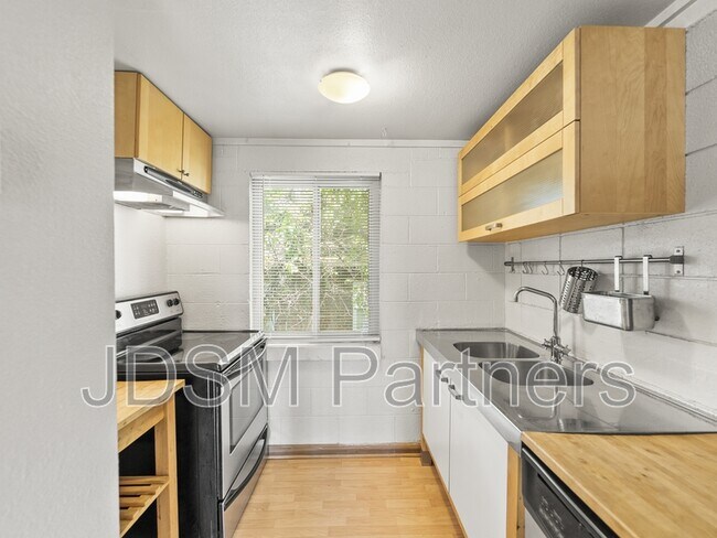 Primary Photo - 2860 W 32nd Ave