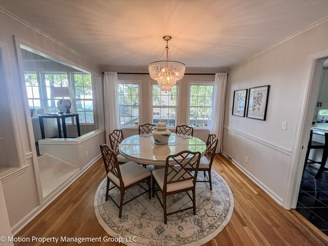 Building Photo - Stunning Fully Furnished Home