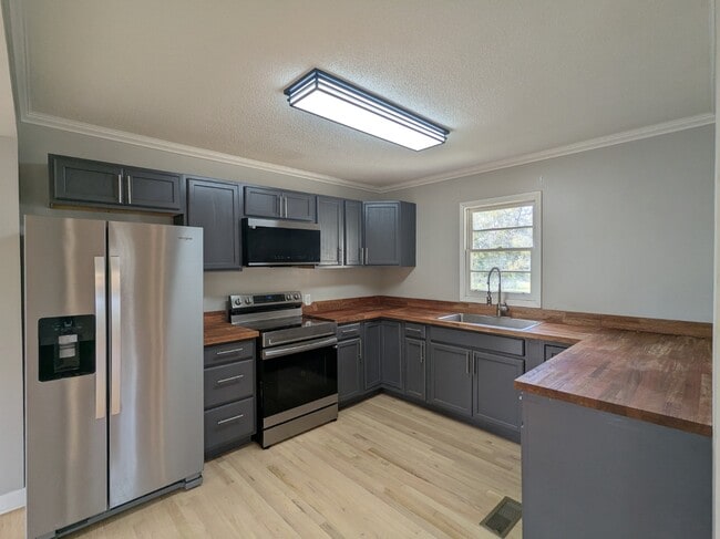 Building Photo - 272 Victory Dr