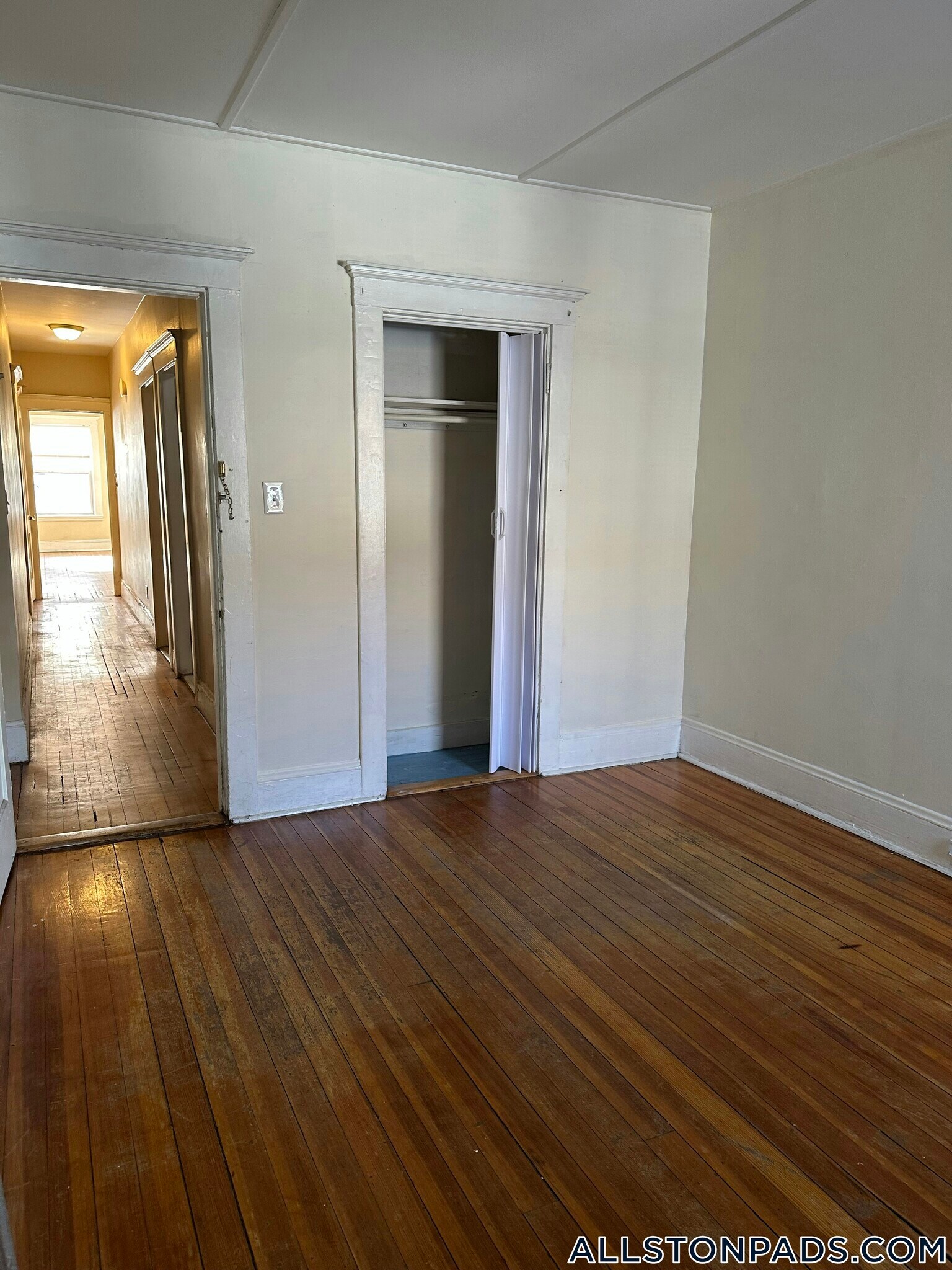 Building Photo - 192 Kelton St