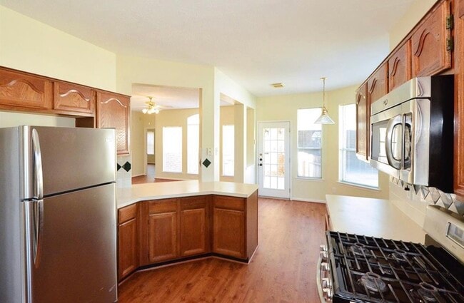 Building Photo - 15410 Oak Lake Glen Dr