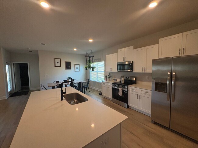 Building Photo - 5614 Becky Thatcher Ct