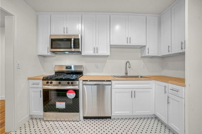 Building Photo - 21 26th Ave