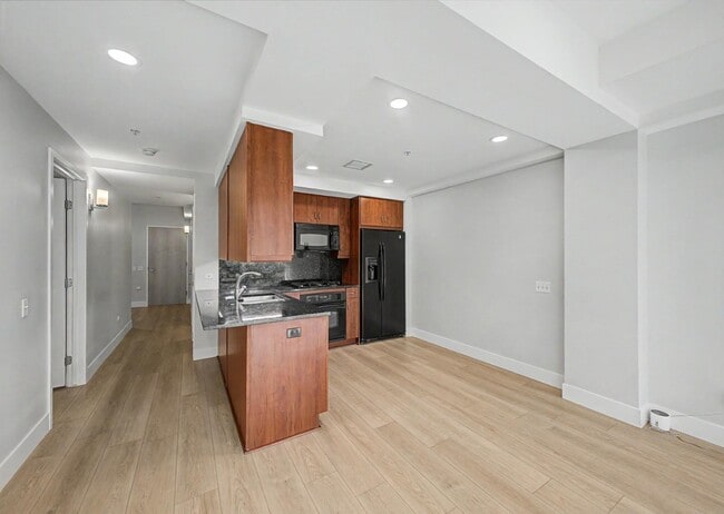 Building Photo - 7147 E Rancho Vista Dr