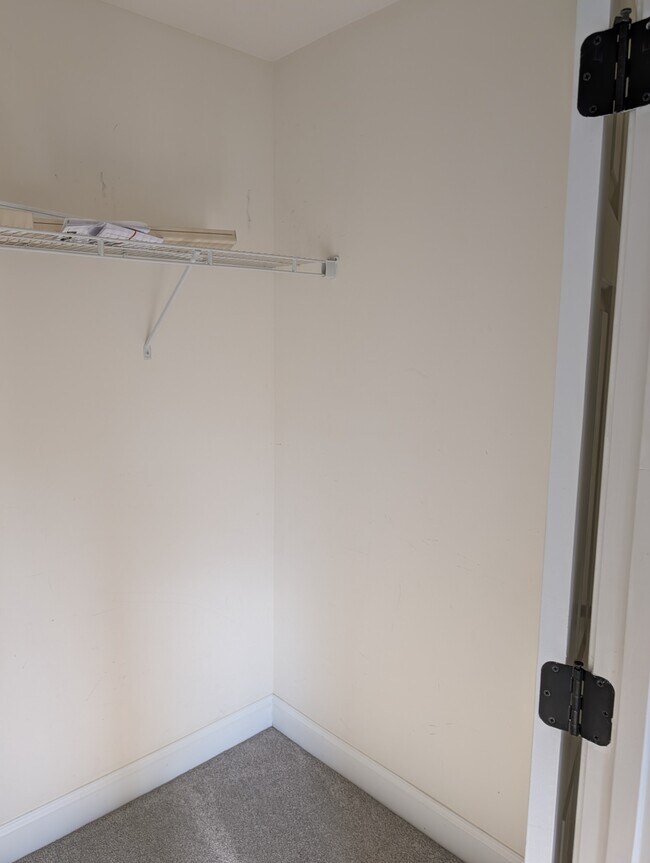 Building Photo - 6 Maxim Ct