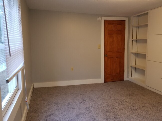 Building Photo - Great 3 bed 2 bath home!! AVAILABLE AUGUST 2027!