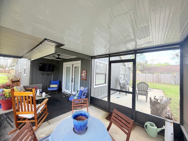 Building Photo - Fenced in 4 Bed 2 Bath in Mariners Landing