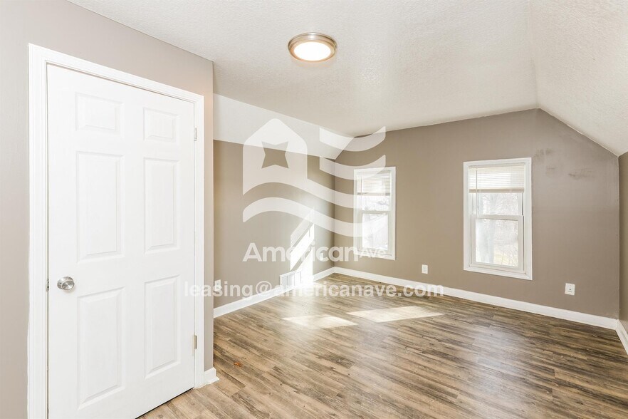 Building Photo - 532 24th Ave