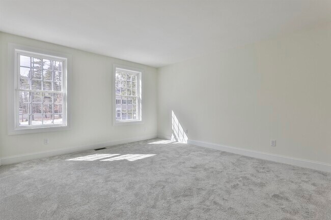Building Photo - 22 Reeds Ferry Way