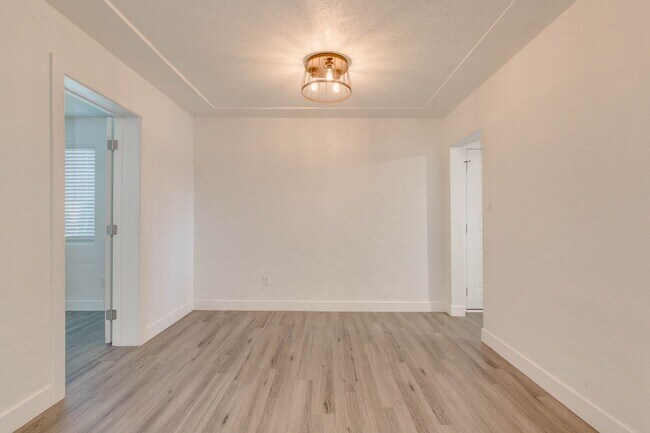 Building Photo - 4129 N 33rd Dr