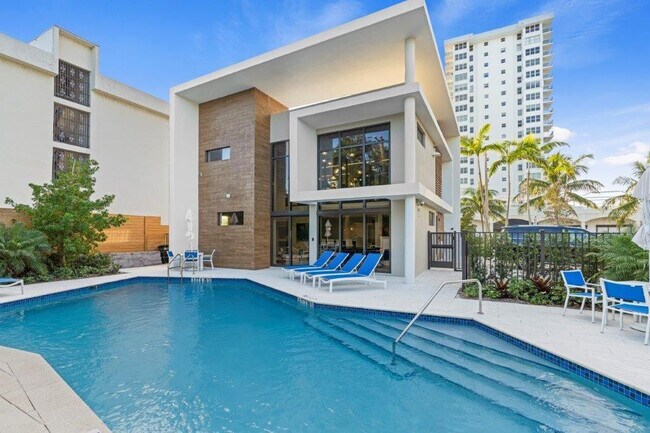 Building Photo - 3040 N Ocean Blvd