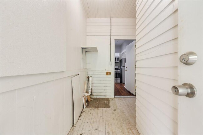 Building Photo - 2609 N Shartel Ave