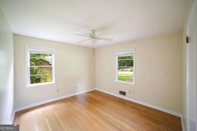 Building Photo - 120 Soule St