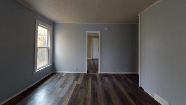 Building Photo - 10 Locust St